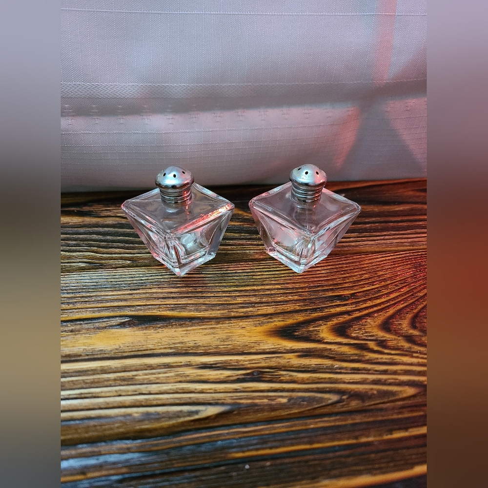 Irice Vintage Art Deco Crystal Clear Mini Glass Salt and Pepper Shakers